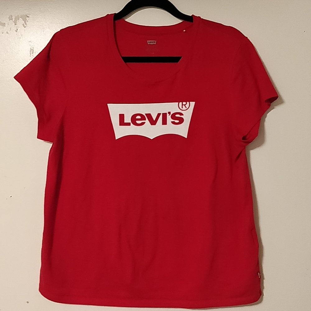 #21 Red (large) Levi's t-shirt